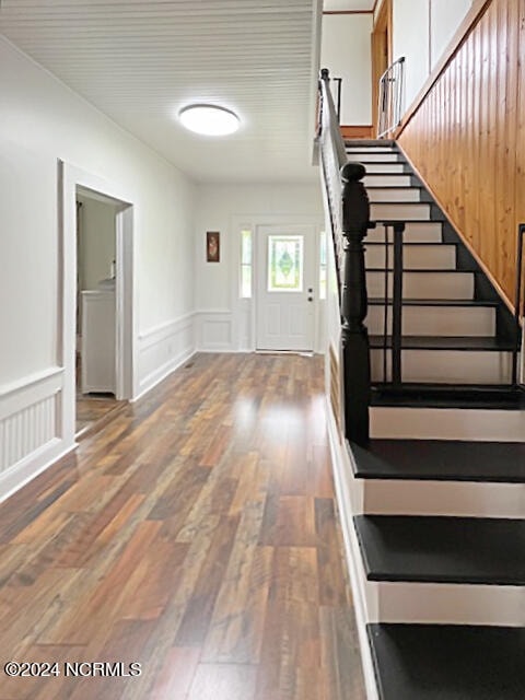 foyer featuring hardwood / wood-style floors