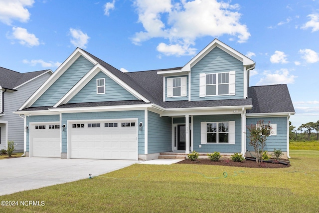 craftsman house featuring covered porch and a front lawn