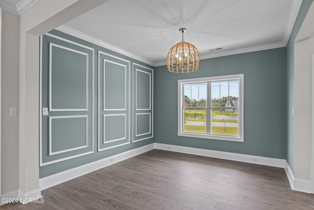 unfurnished room featuring hardwood / wood-style flooring, crown molding, and a notable chandelier