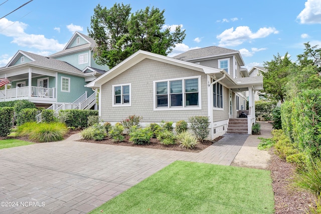 view of property featuring a front lawn