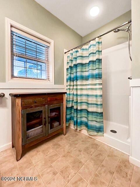 bathroom with curtained shower