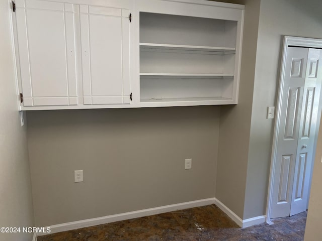 laundry area featuring baseboards