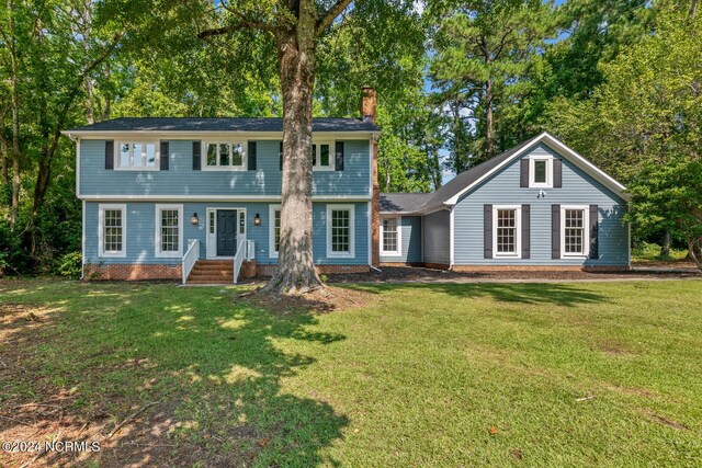 colonial home with a front yard