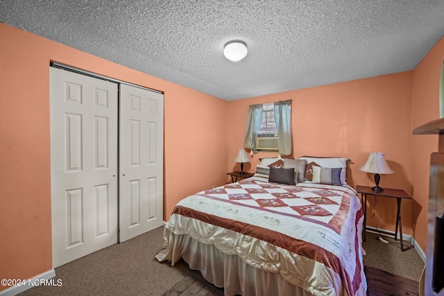 bedroom featuring a closet, a textured ceiling, and carpet