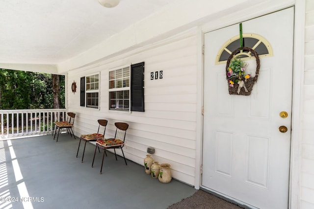 doorway to property with covered porch