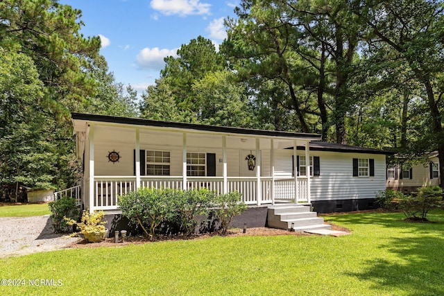 view of front facade with a porch, crawl space, and a front yard