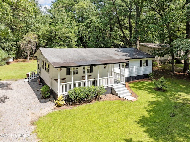 view of front of home with covered porch and a front lawn