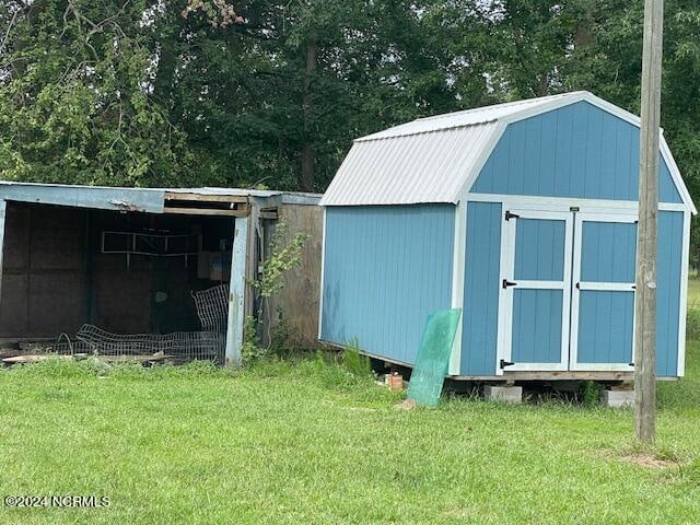 view of outbuilding with a yard