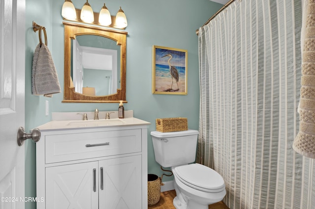 full bath featuring vanity, toilet, and a shower with curtain