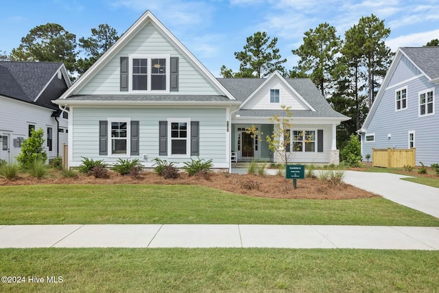 view of front facade featuring a front yard