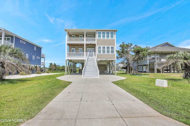 view of front of home featuring a carport, driveway, and a front lawn