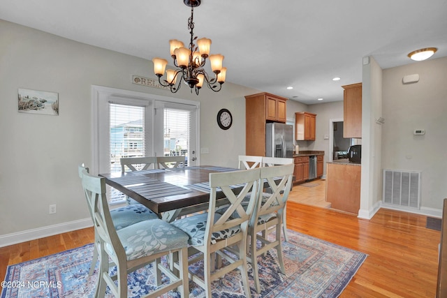 dining room featuring light wood-type flooring, baseboards, visible vents, and recessed lighting