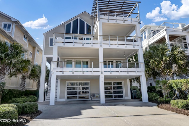 view of front of property with a garage and driveway