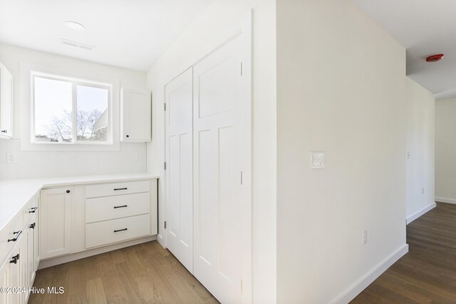 unfurnished room featuring light hardwood / wood-style floors and ceiling fan