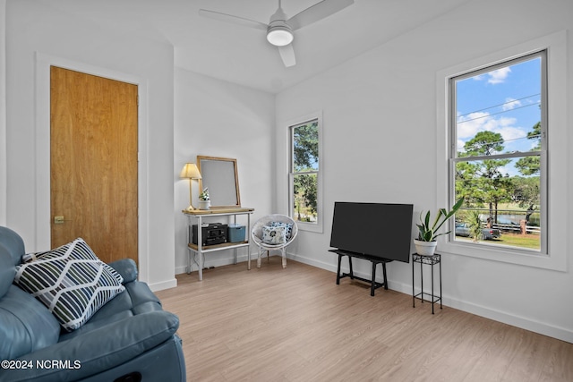 sitting room with light wood-type flooring and ceiling fan