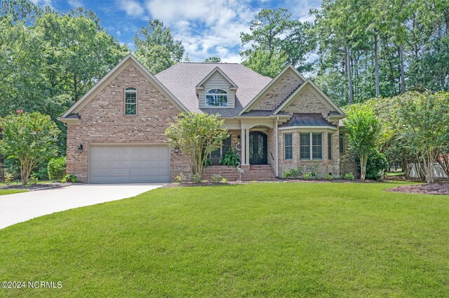 view of front of home featuring a front yard and a garage