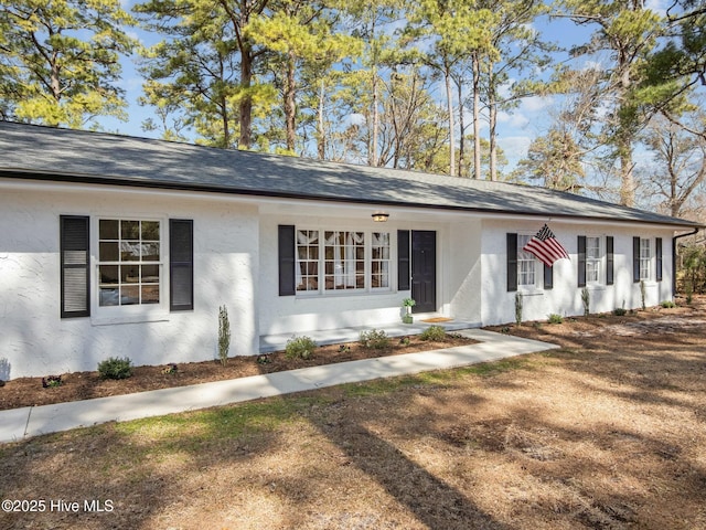 ranch-style house featuring stucco siding