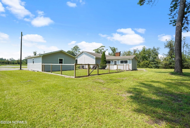 back of house featuring a yard