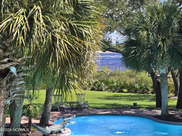 view of swimming pool featuring a patio, an in ground hot tub, a deck, and a yard