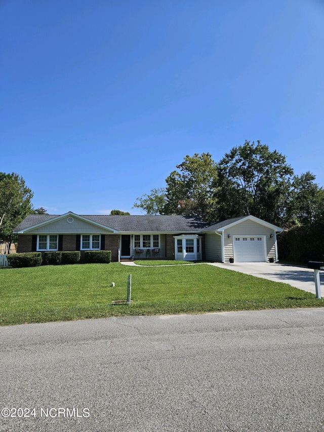 ranch-style house featuring a front lawn and a garage