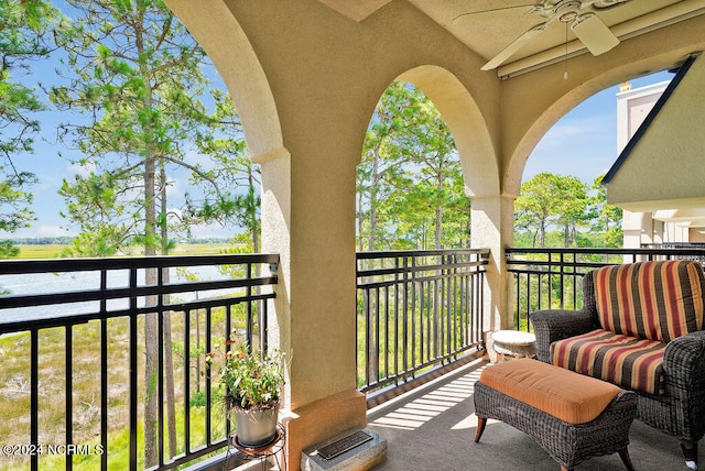 balcony featuring ceiling fan