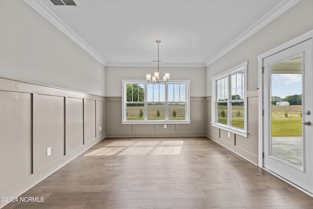 carpeted empty room with ceiling fan, ornamental molding, and a tray ceiling