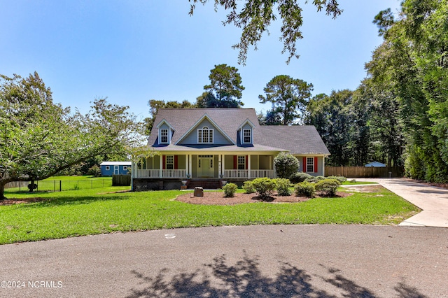 view of front of property featuring covered porch and a front lawn