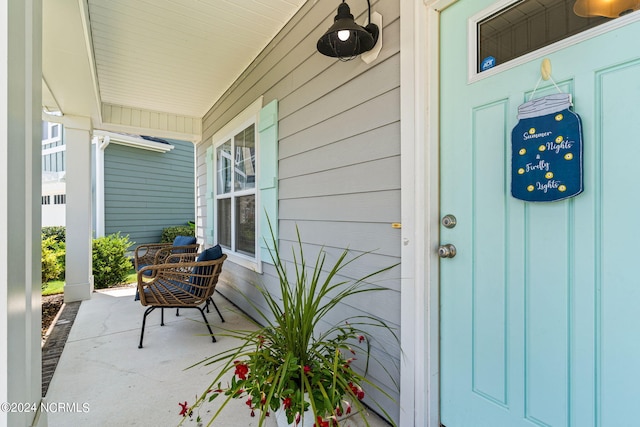 property entrance featuring a porch