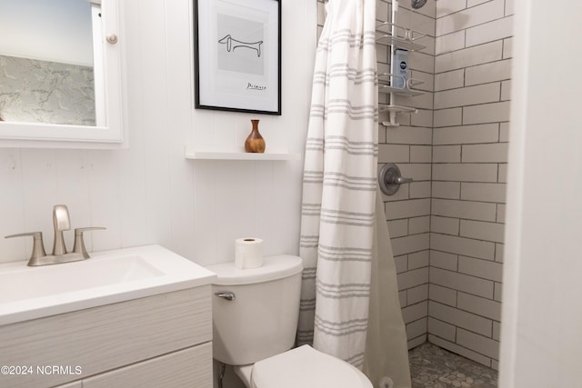 bathroom featuring a shower with shower curtain, vanity, and toilet