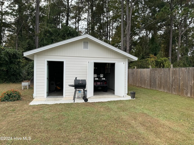 view of outdoor structure featuring a yard