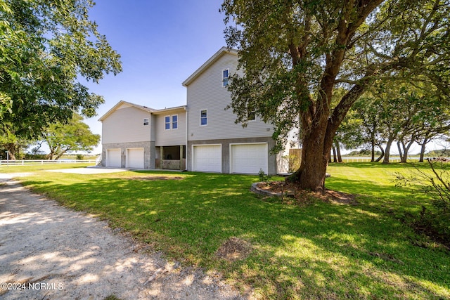 view of front of property featuring a front yard and a garage