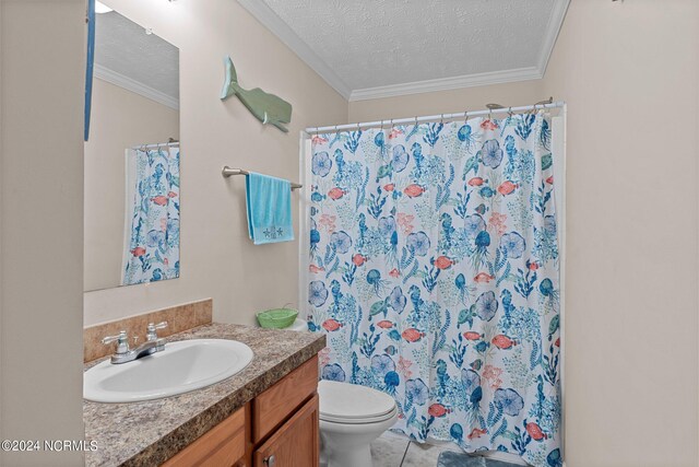 bathroom with a textured ceiling, curtained shower, toilet, vanity, and ornamental molding