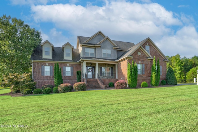 view of front of property featuring a front yard