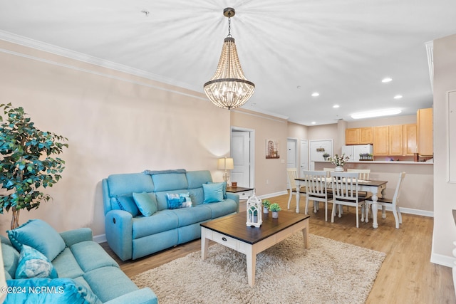 living area featuring light wood-style floors, baseboards, crown molding, and recessed lighting