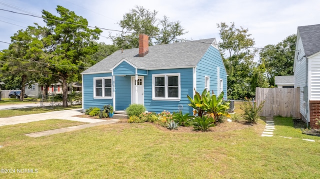 bungalow-style house with a front lawn