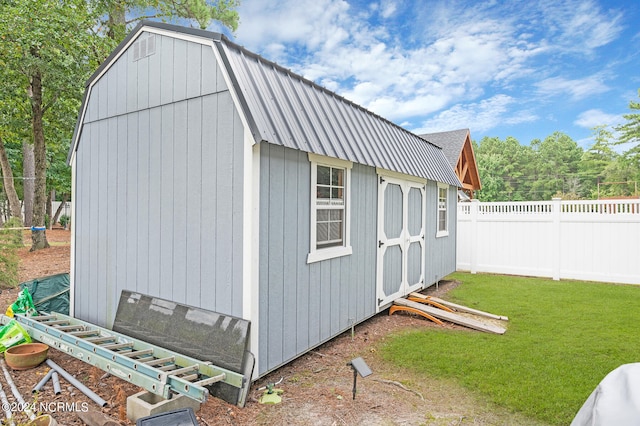 view of outdoor structure with a yard