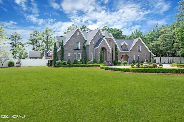 view of front of house featuring a front yard