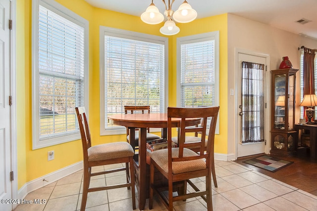 dining space featuring an inviting chandelier, light hardwood / wood-style flooring, and a wealth of natural light