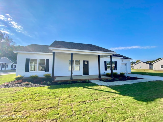 view of front of home featuring covered porch and a front lawn