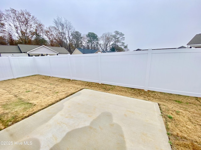 view of yard featuring a patio