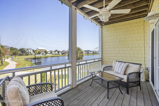 balcony featuring a ceiling fan