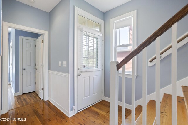 living room with ceiling fan, dark wood-type flooring, baseboards, and recessed lighting