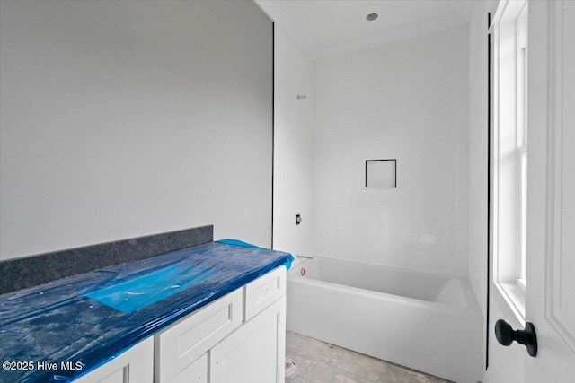 bathroom with vanity and tiled shower / bath