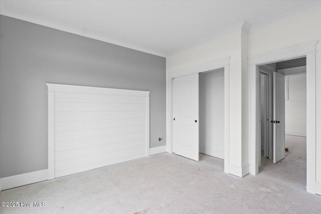 unfurnished bedroom featuring crown molding and a closet