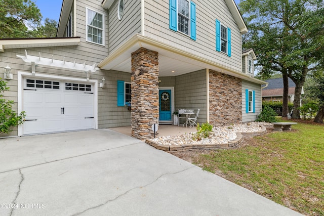 view of front of property featuring a garage and a front yard