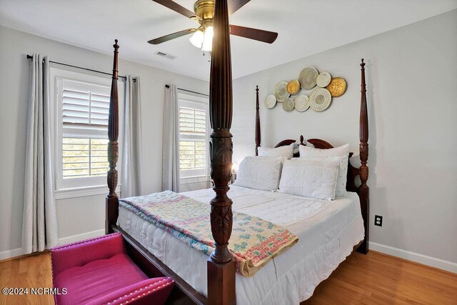 bedroom featuring light hardwood / wood-style floors and ceiling fan