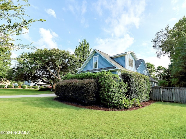 view of side of property featuring a lawn