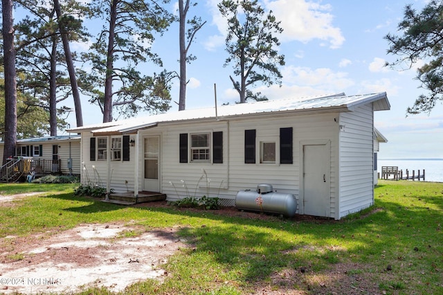 view of front of house featuring a front yard and metal roof