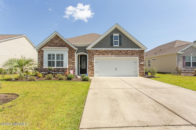 craftsman house featuring a front lawn and a garage