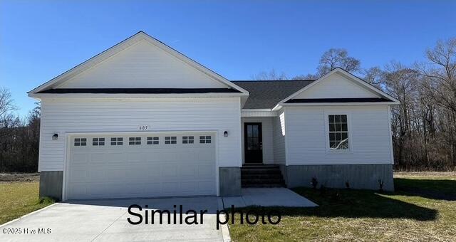 view of front of house featuring a front lawn, a porch, and a garage